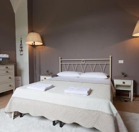Ht Castello Di Campolongo Aparthotel Valfabbrica ภายนอก รูปภาพ