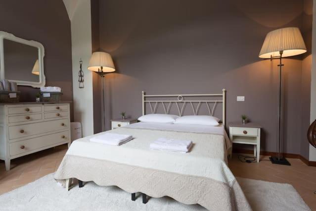 Ht Castello Di Campolongo Aparthotel Valfabbrica ภายนอก รูปภาพ