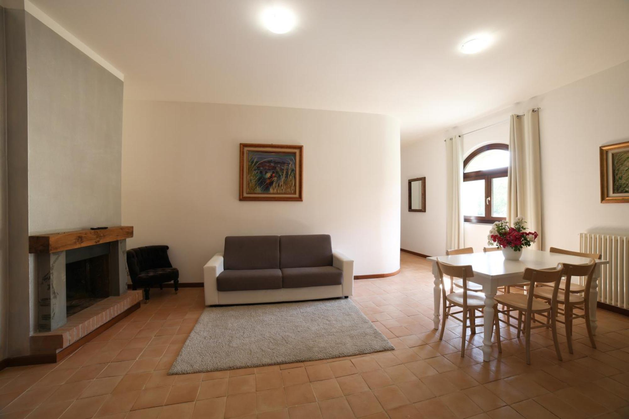 Ht Castello Di Campolongo Aparthotel Valfabbrica ภายนอก รูปภาพ