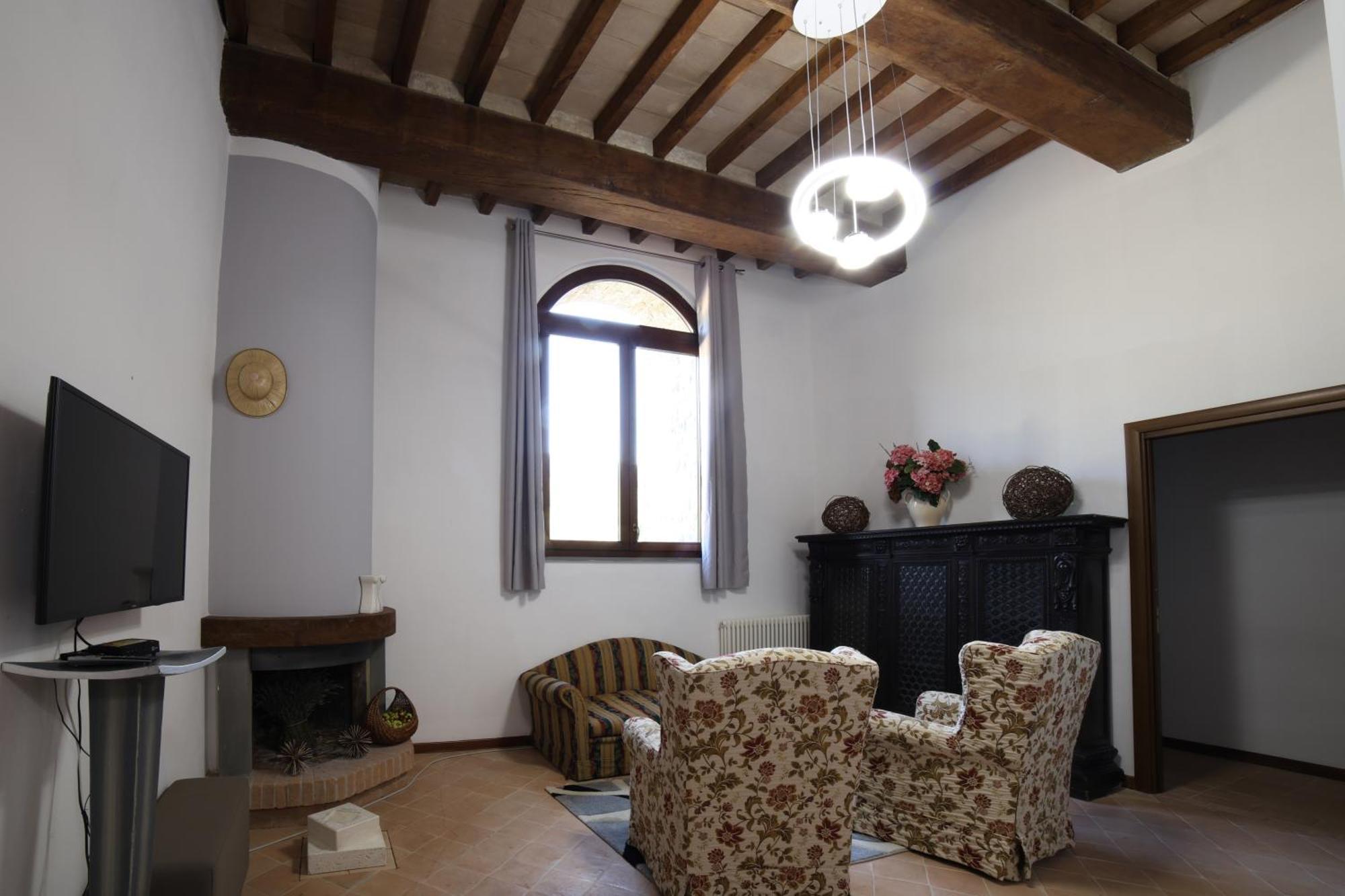 Ht Castello Di Campolongo Aparthotel Valfabbrica ภายนอก รูปภาพ
